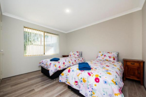 Waves And Moore - Beautifully presented home